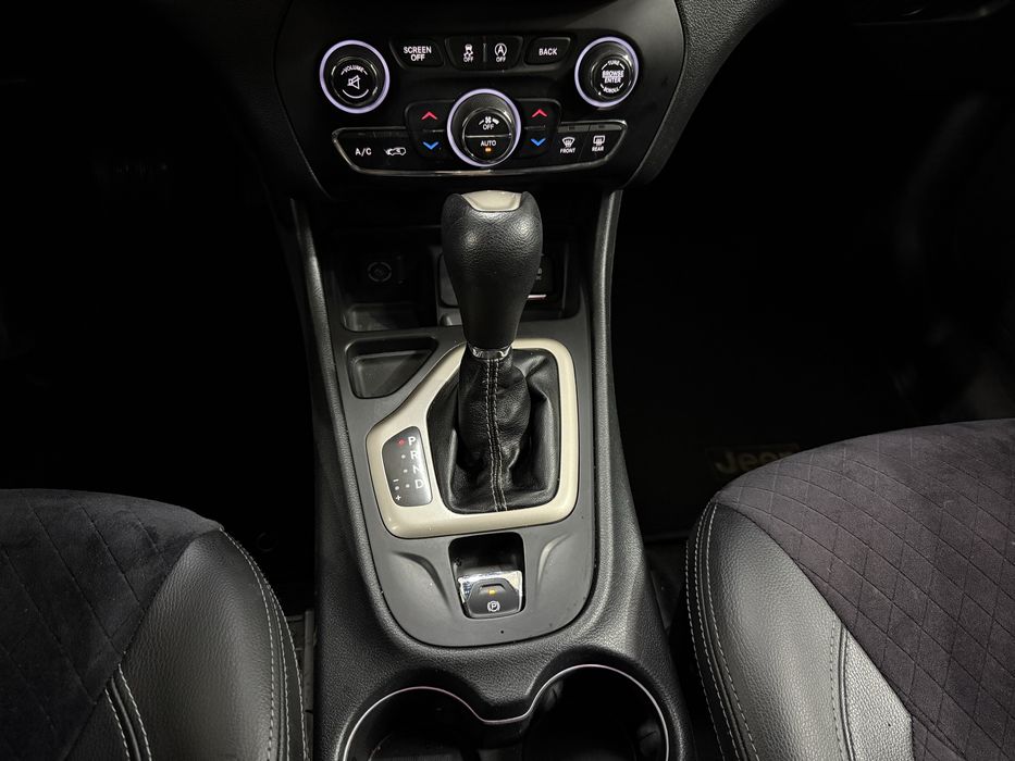 Продаю Jeep Cherokee 2015