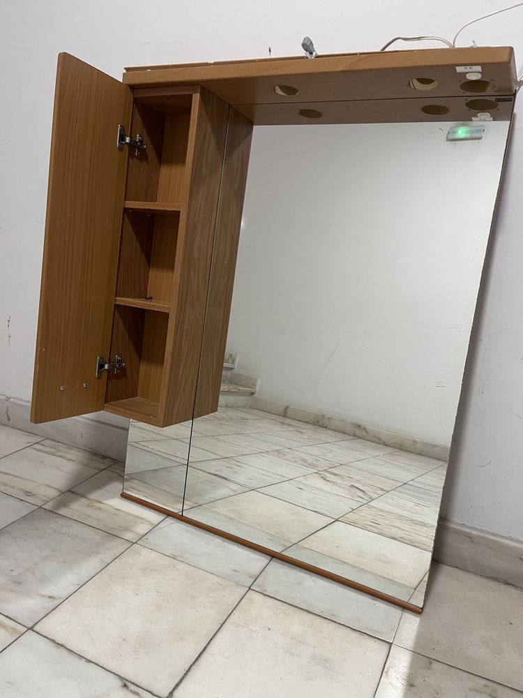 Espelho e armário casa de banho