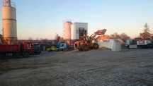 Węzeł betoniarski Zremb  Węzeł betoniarski Zremb, zbiorniki kruszyw, taśmociąg, silos