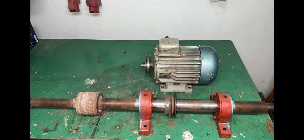 Sprzedam silnik 2,2 KW - 3 - fazy + wał łożyskowy