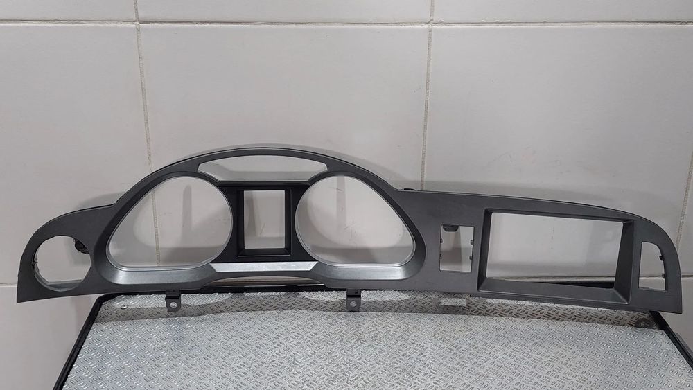 RAMKA LICZNIKA KONSOLI AUDI A6 C6 3,2 V6 FSI R2005 NR 4F1857115