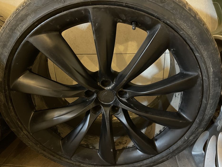 Tesla Диски r22  з резиною