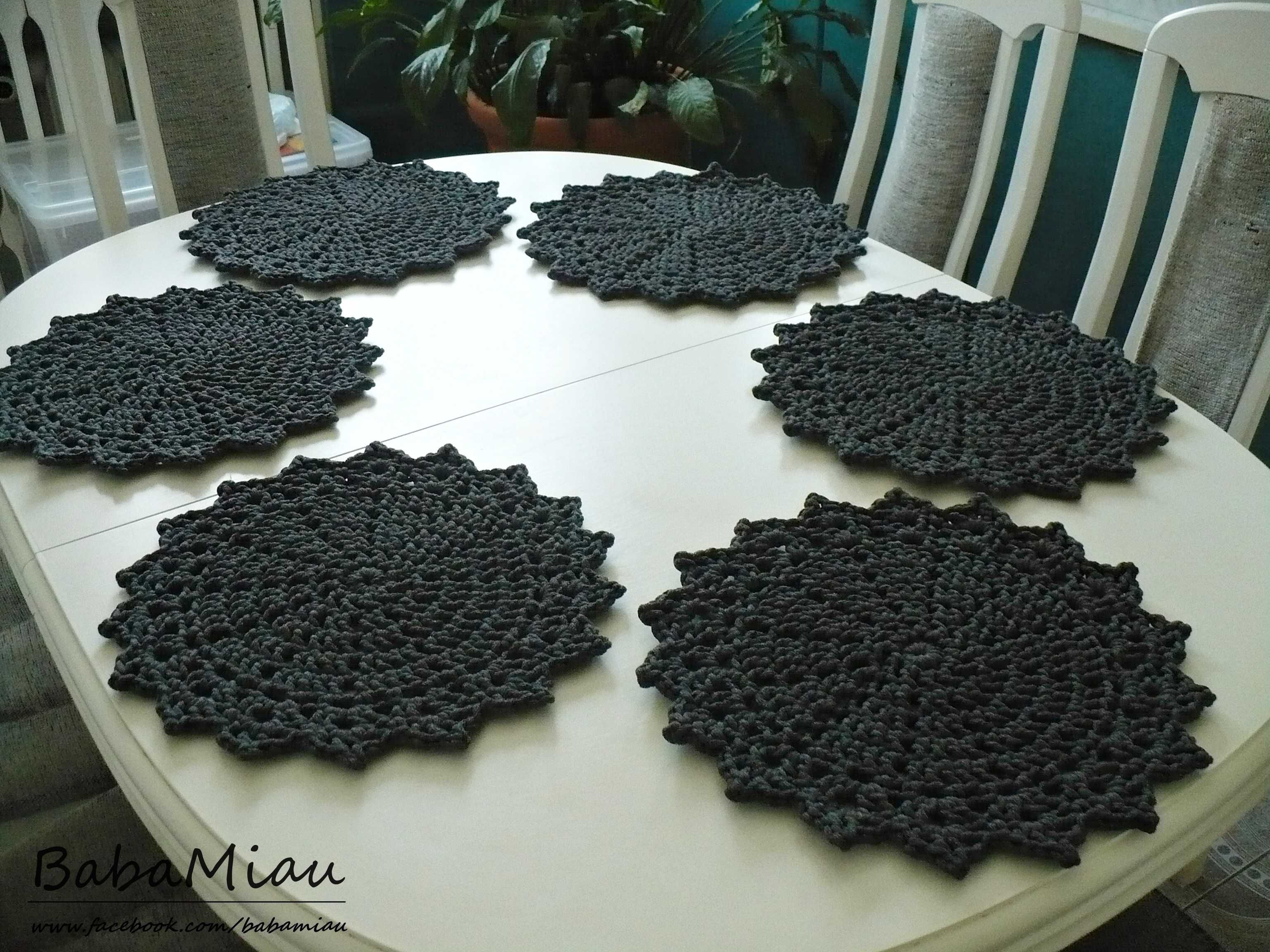 Podkładki pod talerze ażurowe handmade - kolory