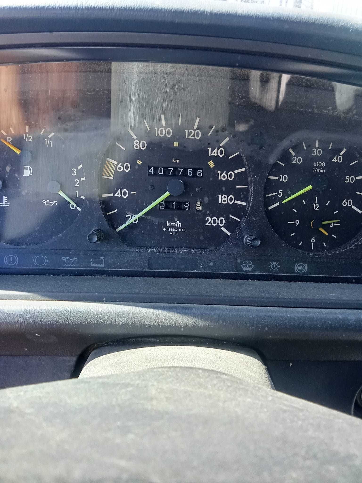 Carrinha Mercedes 250TD (124 T)