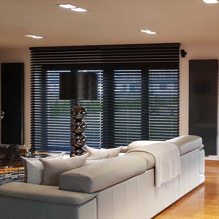 Żaluzje drewniane i aluminiowe na wymiar. Pomiar i montaż.