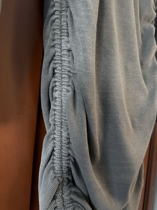 Плаття в рубчик на завязках по бокам