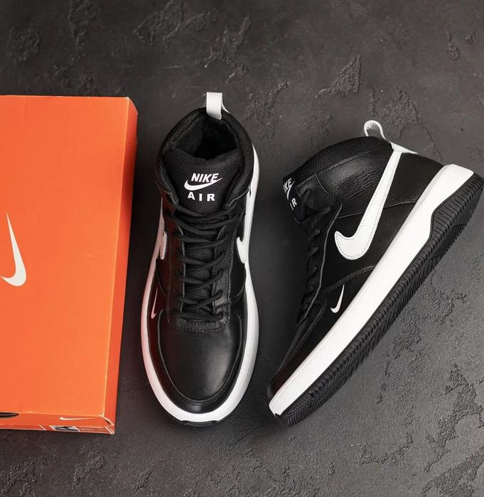 Зимние кроссовки на меху мужские Nike, черные на белой подошве ботинки