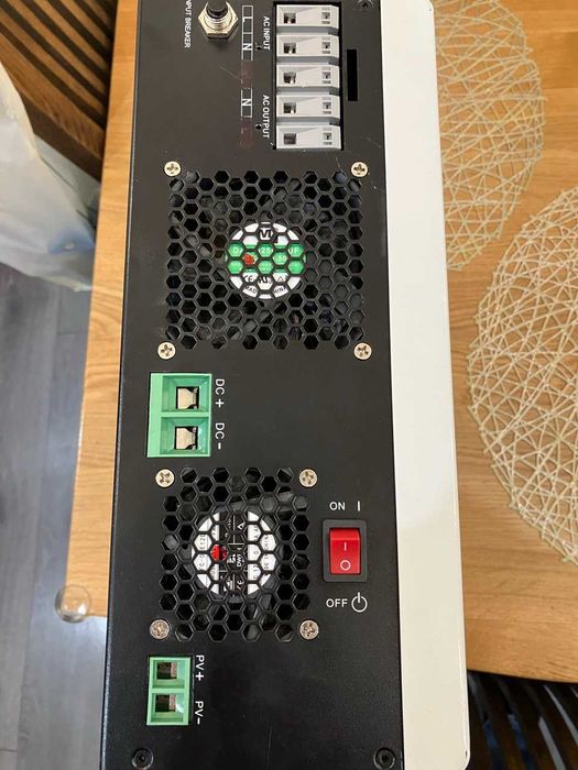 Гібридний інвертор напруги (ДБЖ) MUST PV18-3024 VPK (3 кВт)