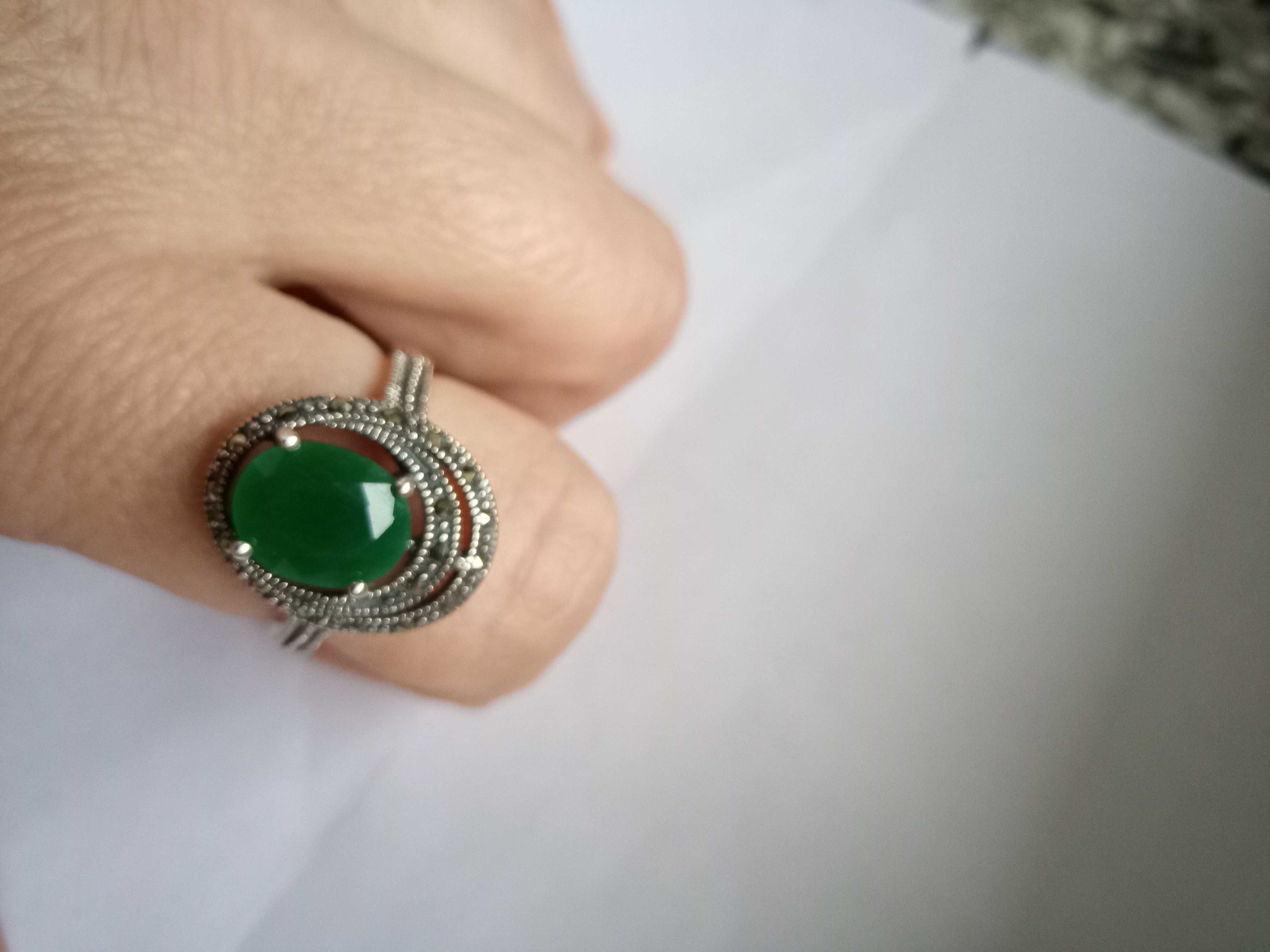 srebrny pierścionek szmaragdowy kamień i markazyty 925 Okazja!