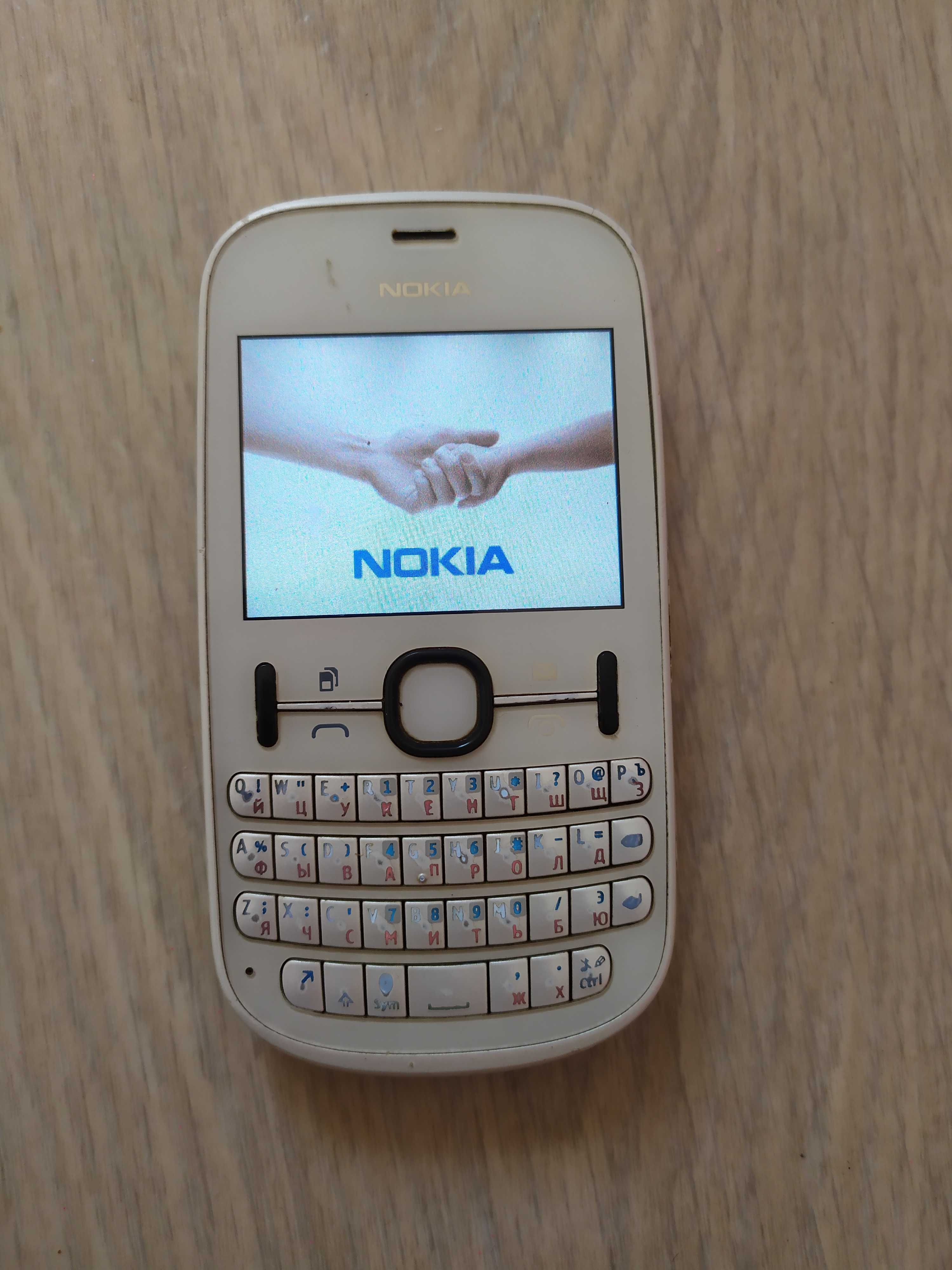 Телефон Nokia 200, на дві сім карти, гарна батарея, плюс  зарядка.