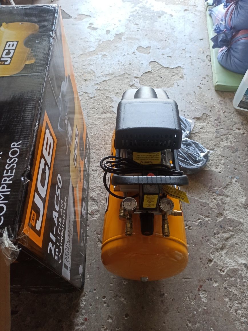 Kompresor olejowy JCB 21-AC50 Profesjonalna sprężarka 50l 8 bar 1800 W