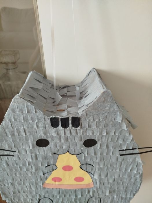 Duża piniata kot pusheen z pizzą