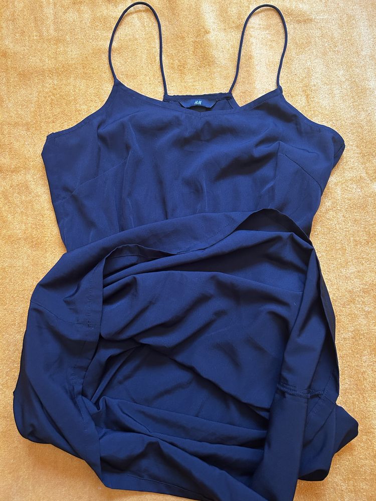 Vestido evasé de alças finas da H&M. Novo