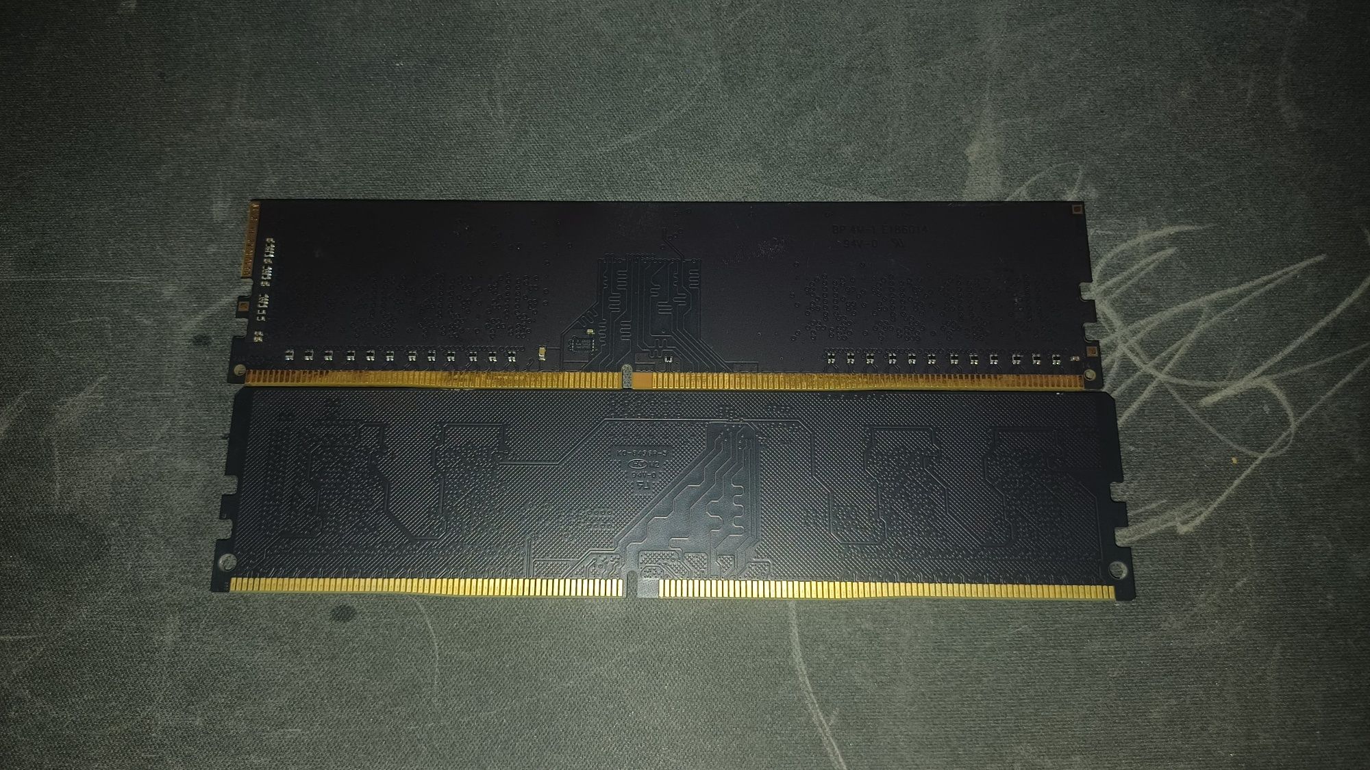 оперативная память DDR4 8GB каждая