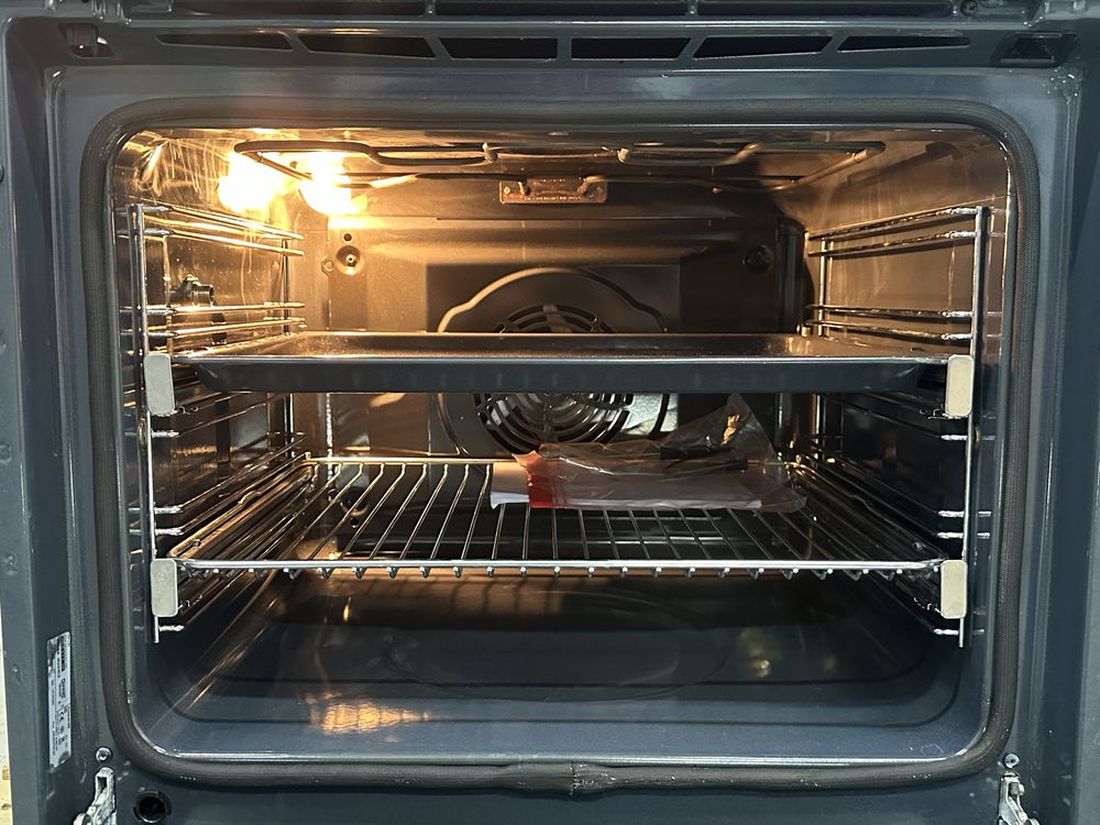 Духова шафа Ikea UESP 45NH/ Пар/чорне скло