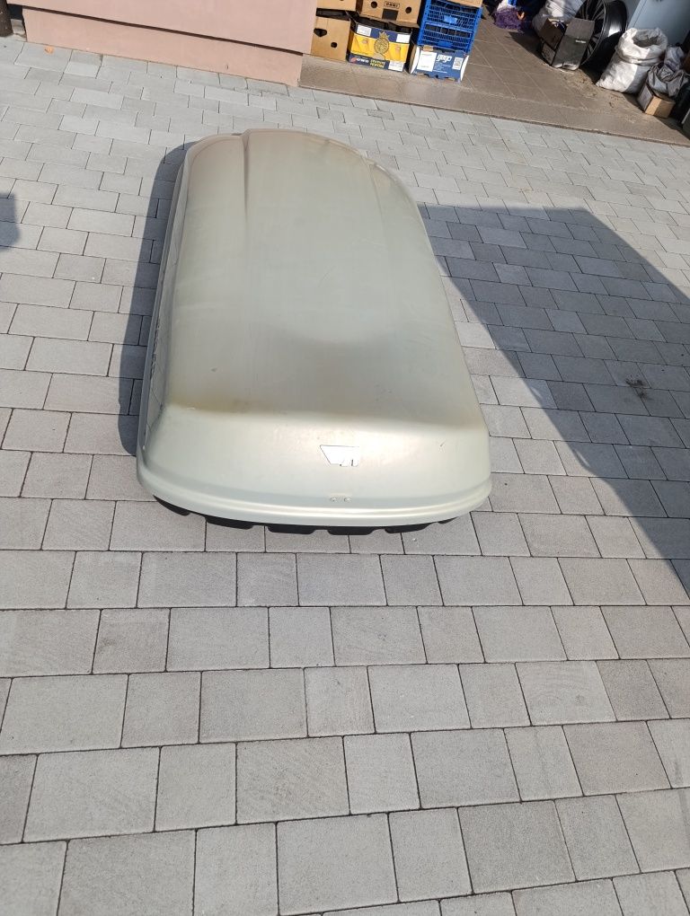 Багажник на автомобіль,