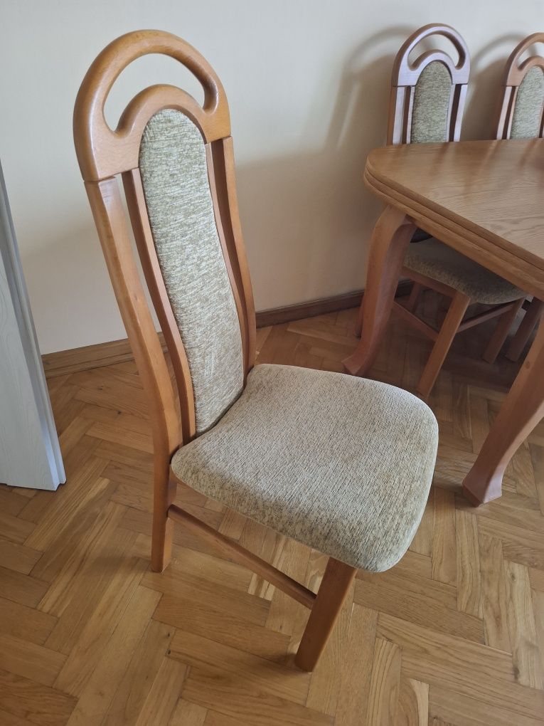 Stół rozkładany z 6 krzesłami