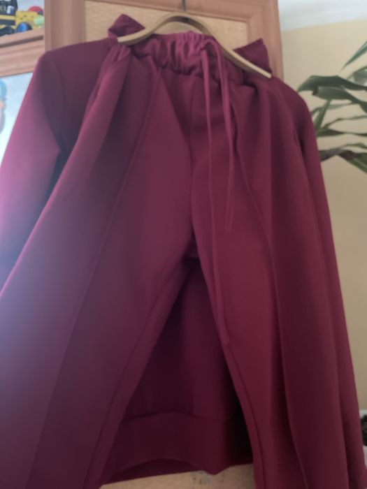 Жіночий костюм. .