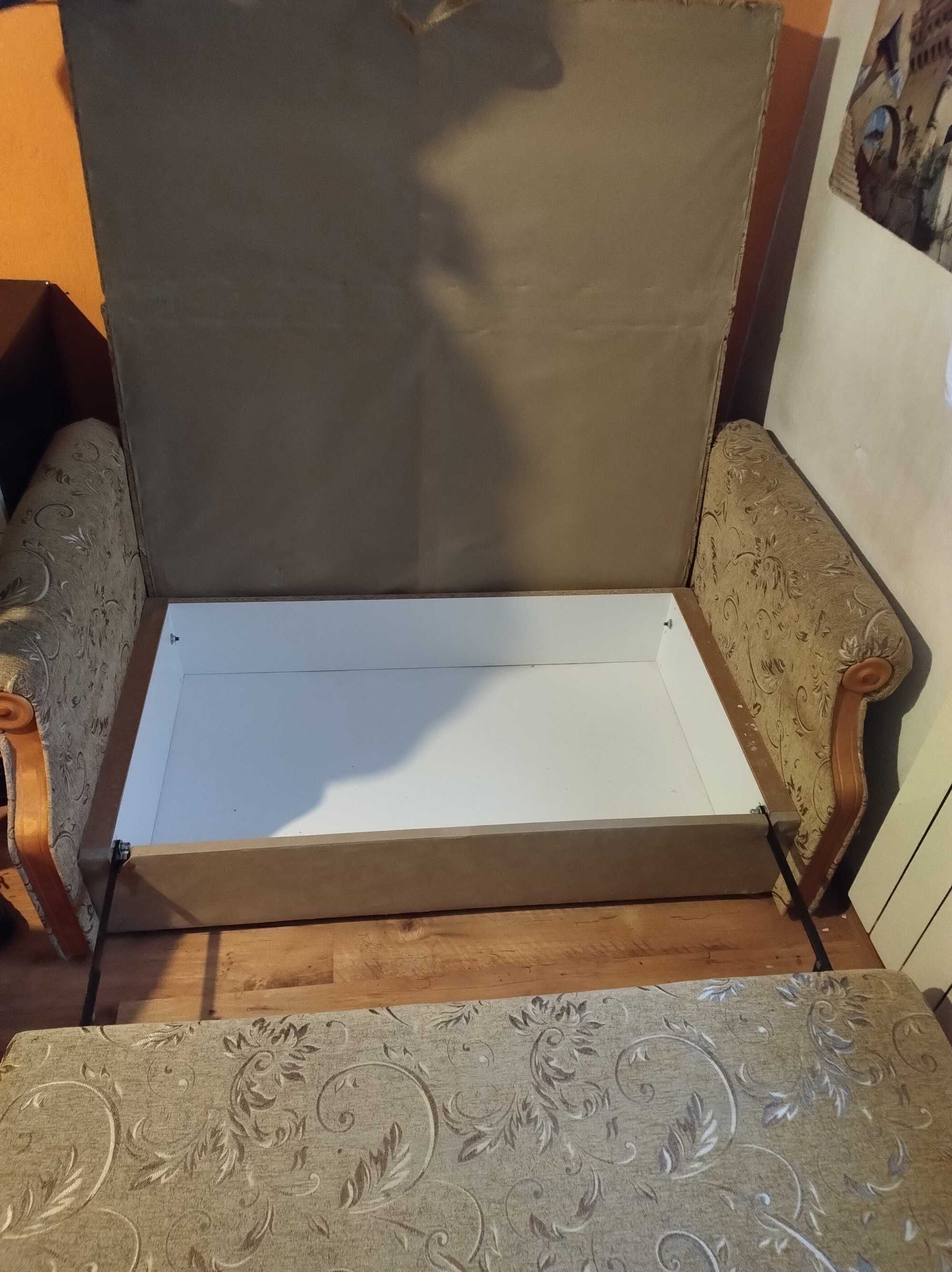 sofa rozkładana z poduszkami