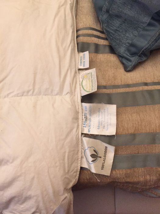 Edredao branco 1,50 por 220 de comprimento.