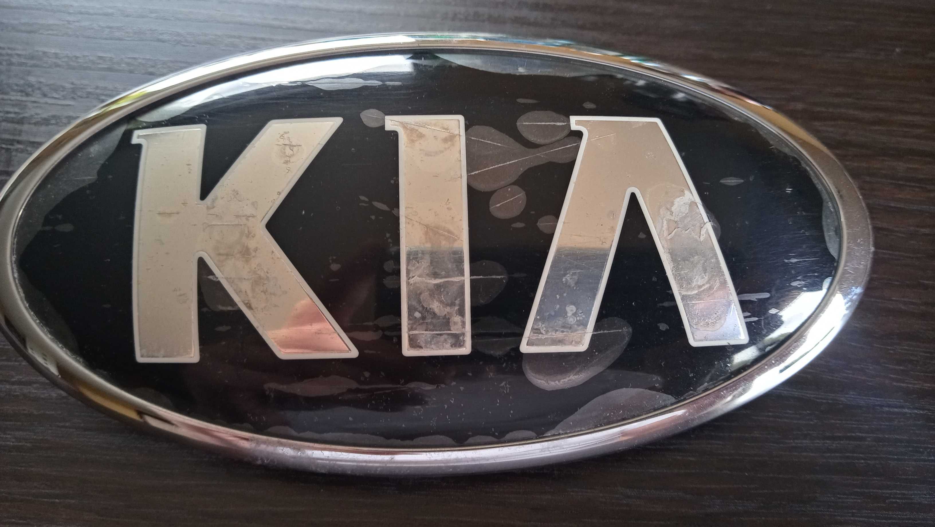 Emblemat z logo KIA Sportage IV 86320 A4000 - Przód