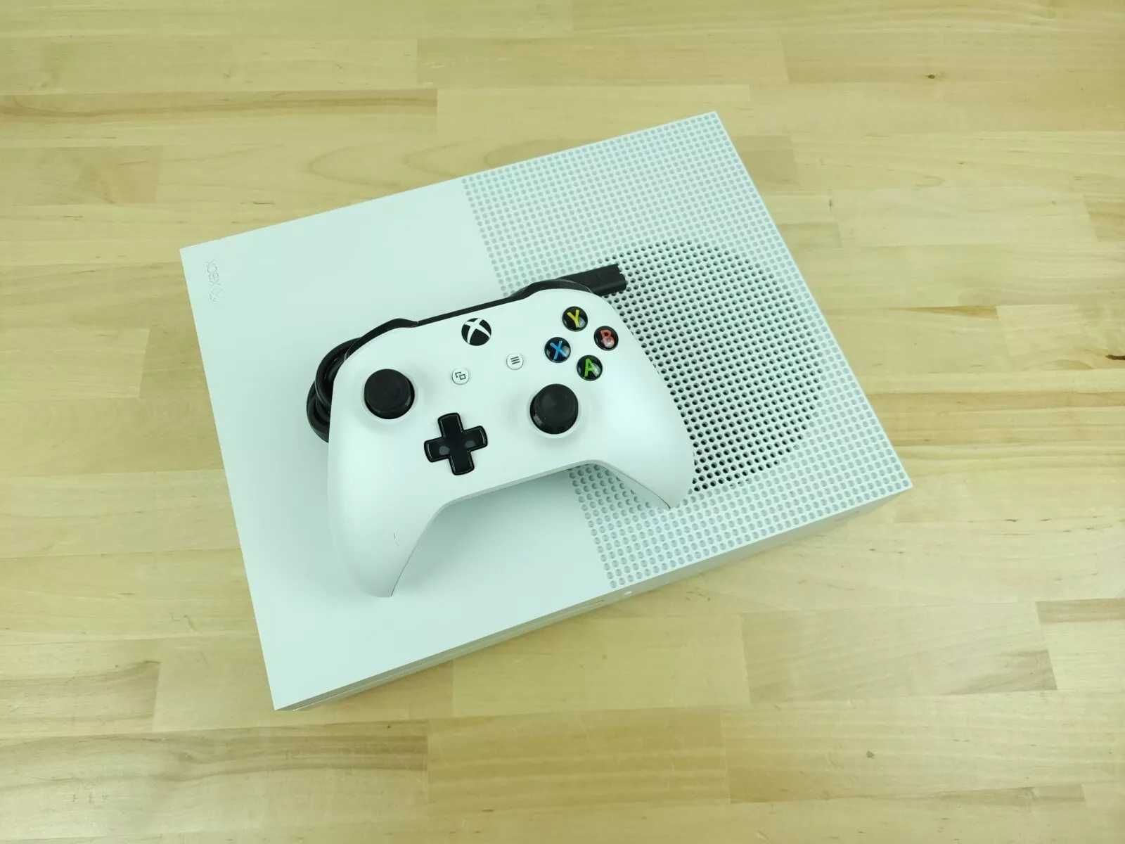 Xbox One S 500GB SSD в идеальном состоянии + 100 игр gamepass