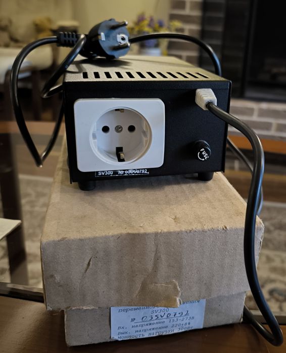 Стабілізатор напруги SV-300 на 300ВТ