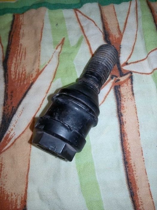 болт колесный с шестигранной головкой BMW размер резьбы M14 x 1,25