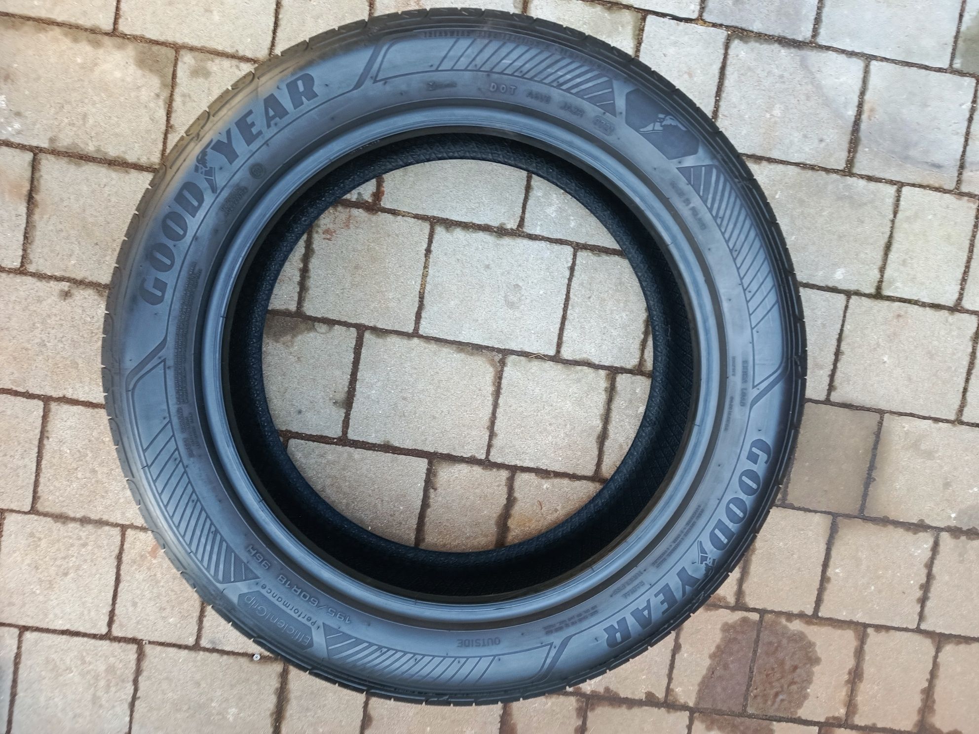 Opony 195/60/R18. 96H. Dot 0621r. Goodyear. Głębokość bieżnika 7, 5 mm