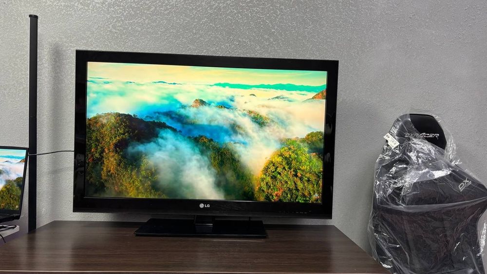 Телевізор LG 42 Діагональ+smart приставка + кронштейн