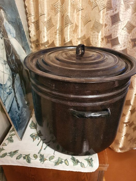 Кастрюля большая эмаль.