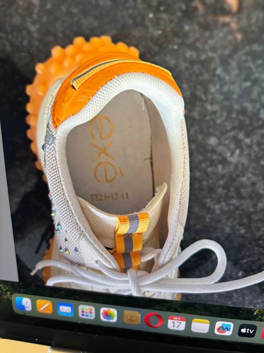 Sapatilhas EXÉ  Como novas