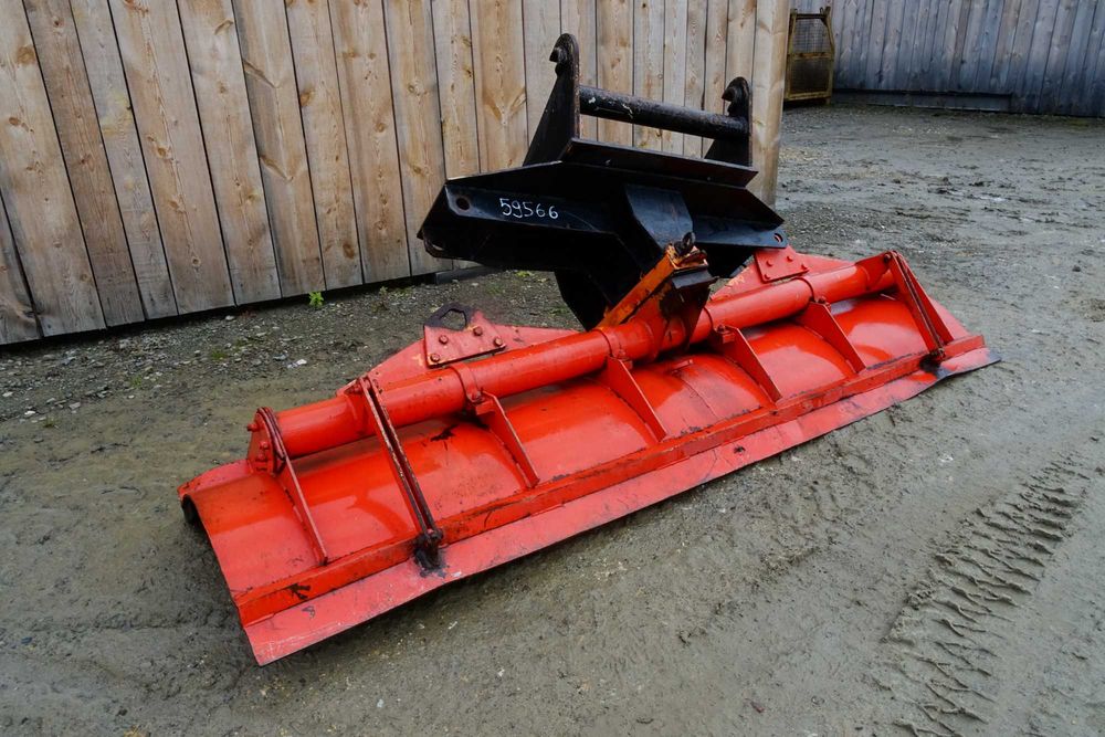 Pług do ładowarki. Pług do odśnieżania. 315cm szeroki. Karetka