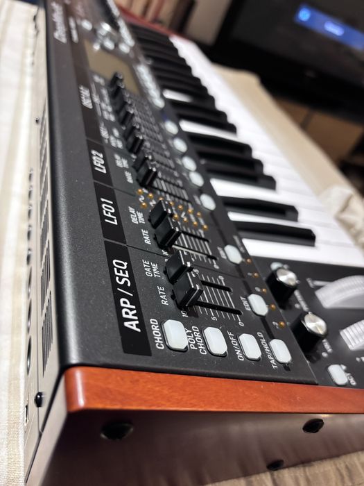 Behringer deepmind 6