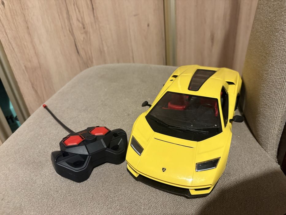 Samochodzik na pilot