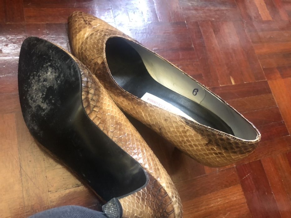 Sapatos pele cobra castanhos