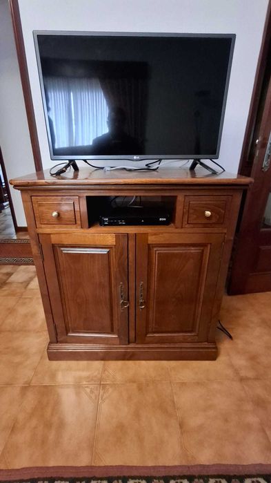 Movel TV em madeira maciça