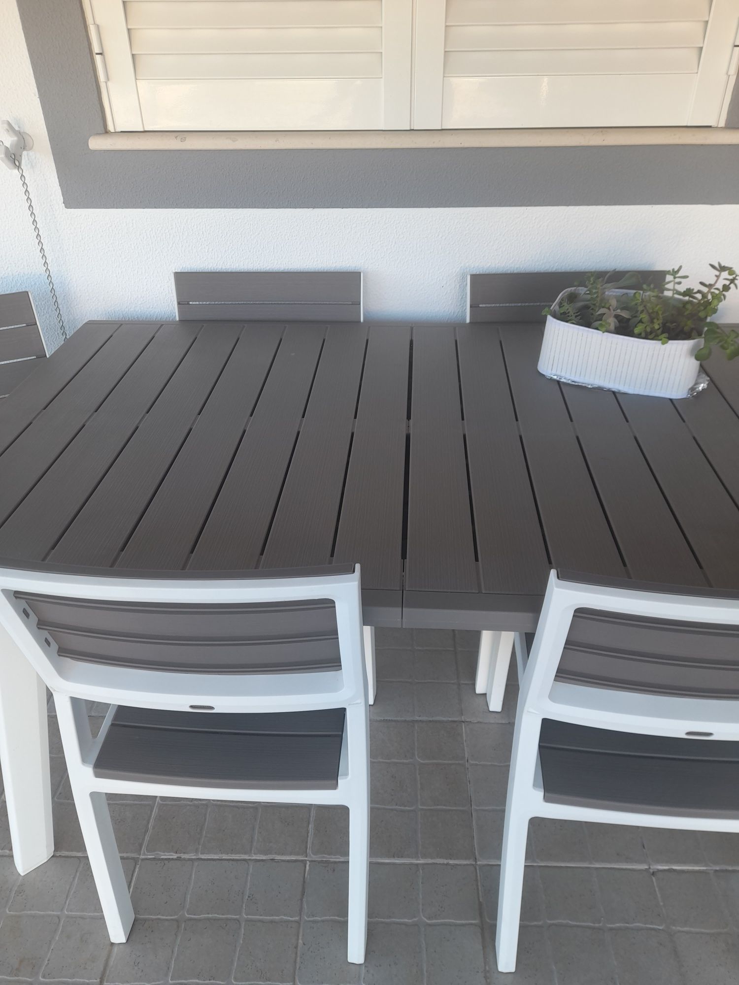 Mesa extensível com 6 cadeiras práticas nova