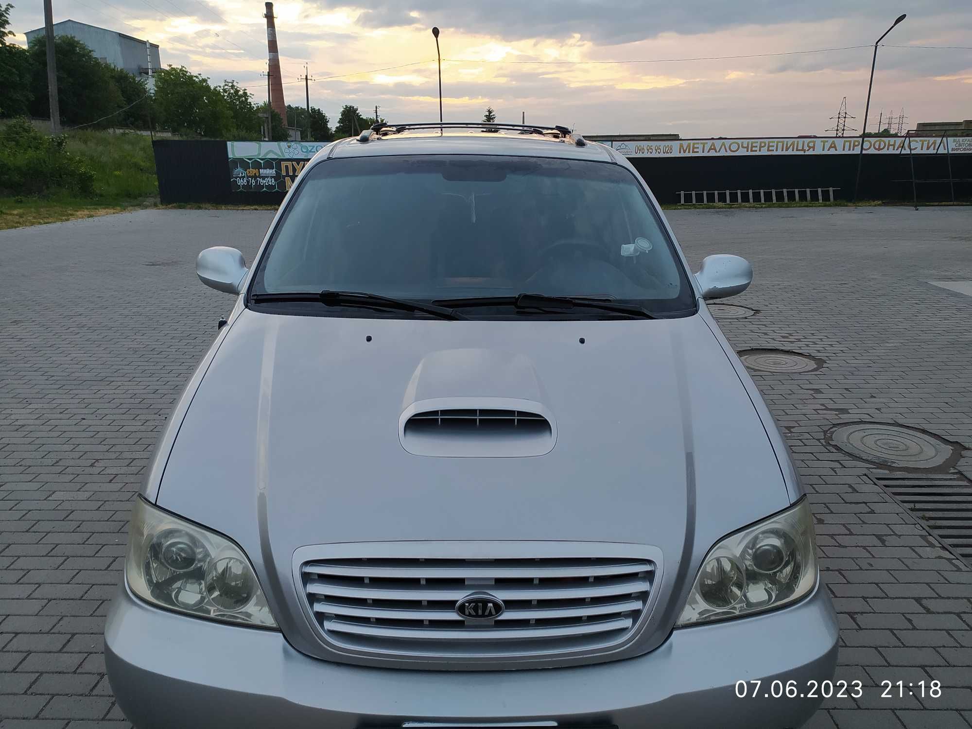 Продам Kia Carnival