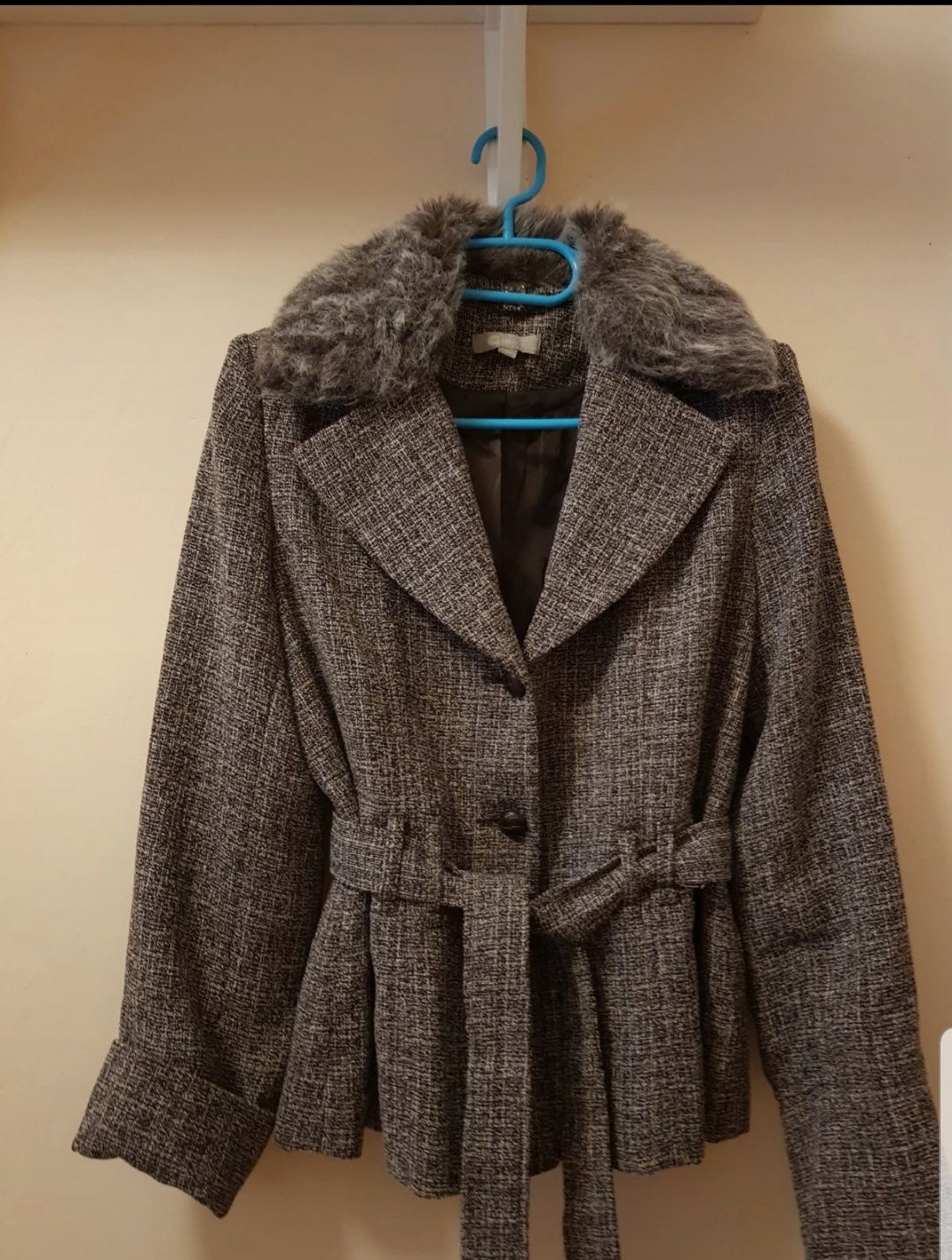 Żakiet na podszefce elegancki z odpinany kołnierzem roz M