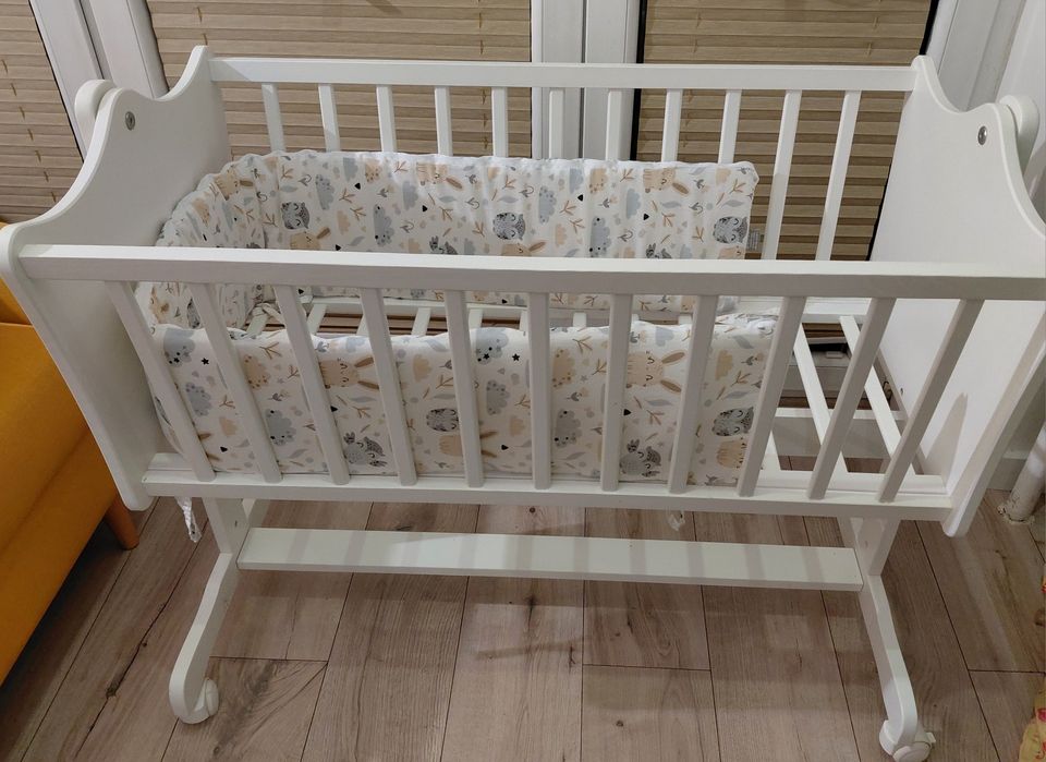 Kołyska biała drewniana