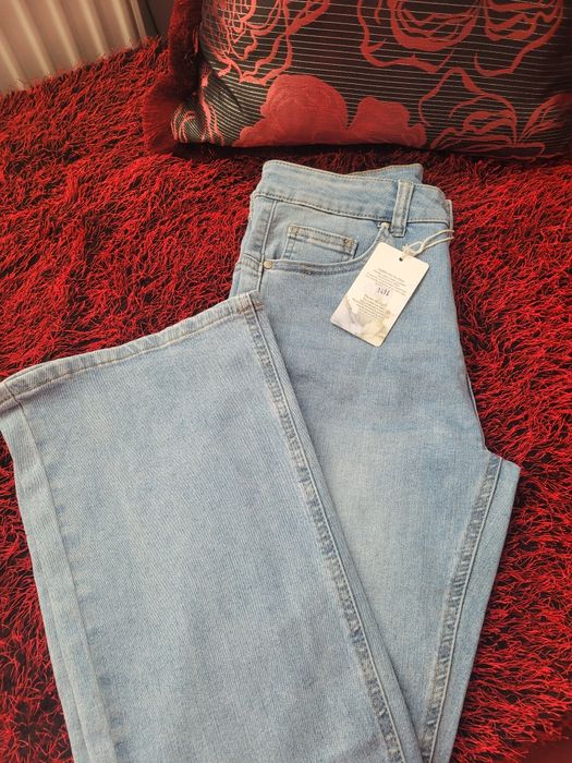 Spodnie dzwony  jeans nowe z metką s