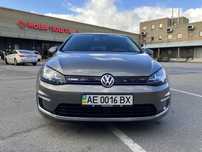 Продам электромобиль e-Golf 2015
