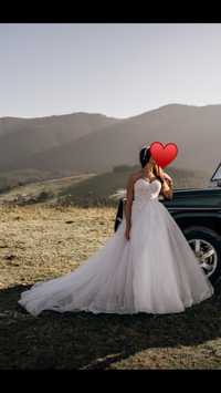 Свадебное платье весільна сукня з вирізом і шлейфом