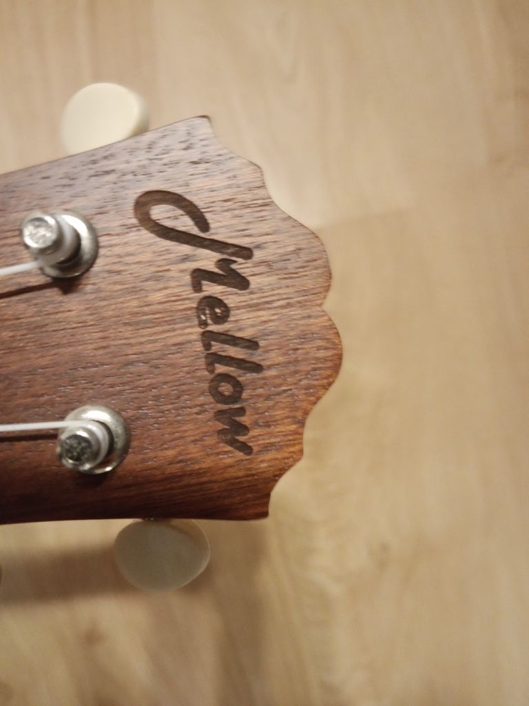 Ukulele drewniane Mellow