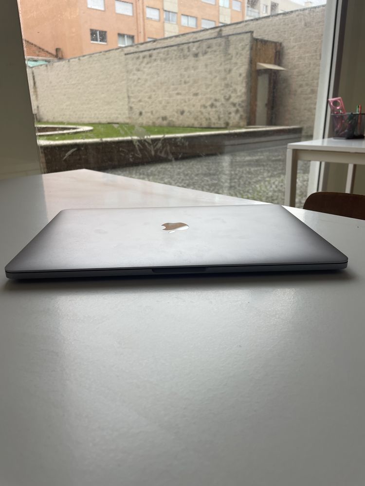 Mcbook Pro 2020 com problema