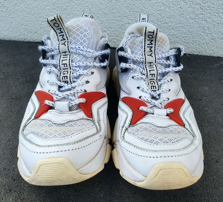 TOMMY HILFIGER sneakersy białe adidasy lekkie wyższa podeszwa 36 logo
