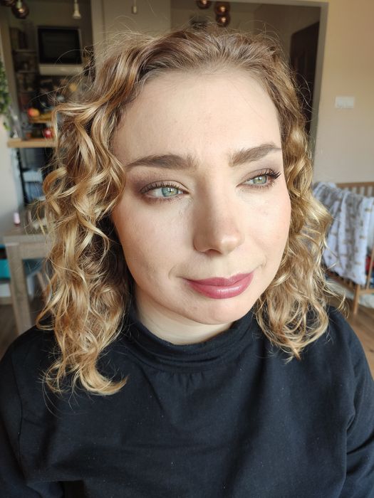 Makijaż dzienny, biznesowy, wieczorowy, na okazje.