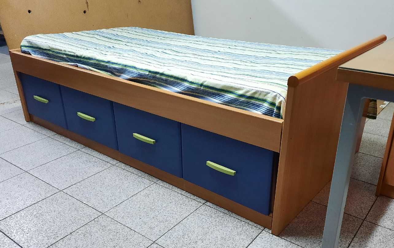 Cama com gavetas para jovem