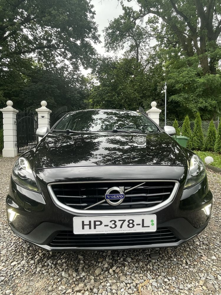 Volvo V40 2.0  D2 R-Design bi-xenon/skora/alcantara/nawi/alu ,polecam!